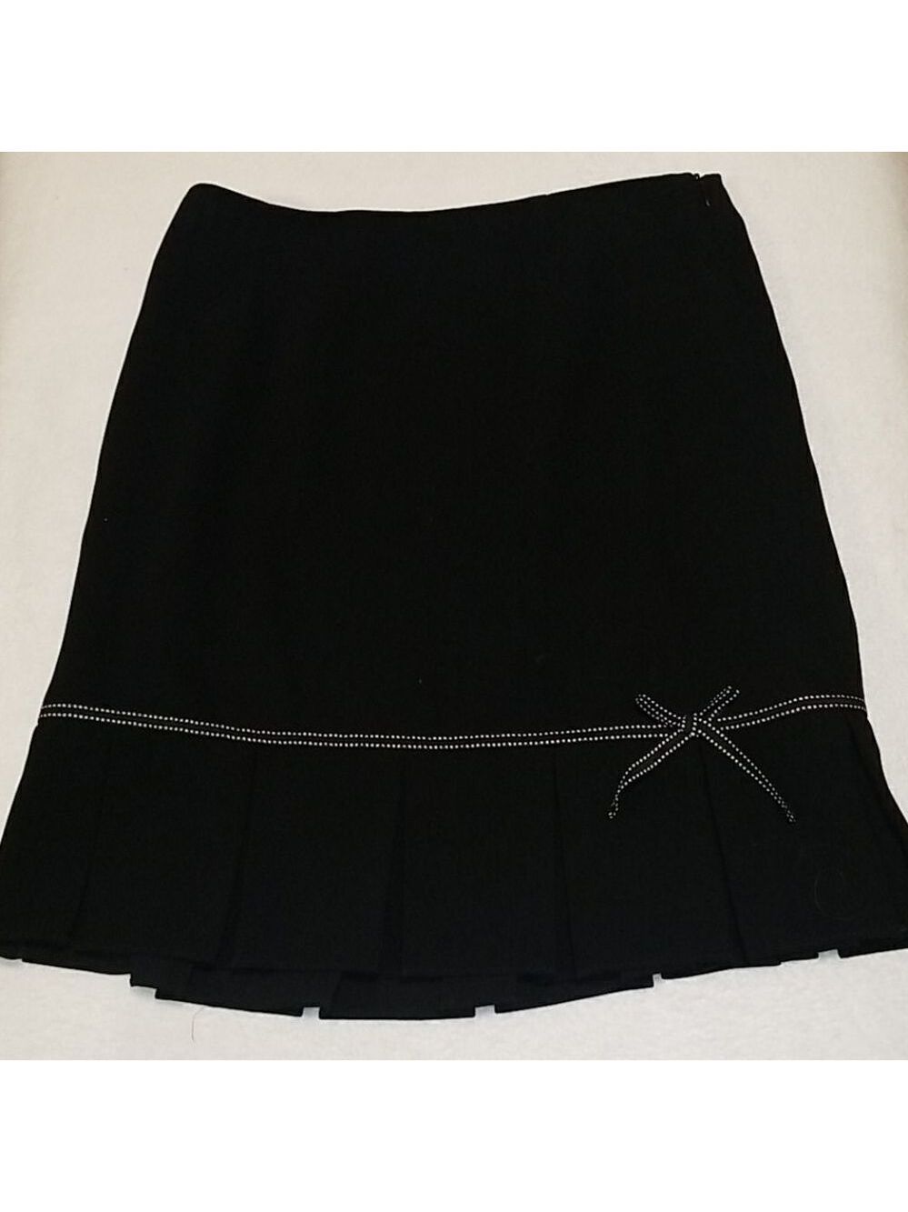 DRAMA BLACK PLEATED SKIRT WITH BOW- SIZE 6